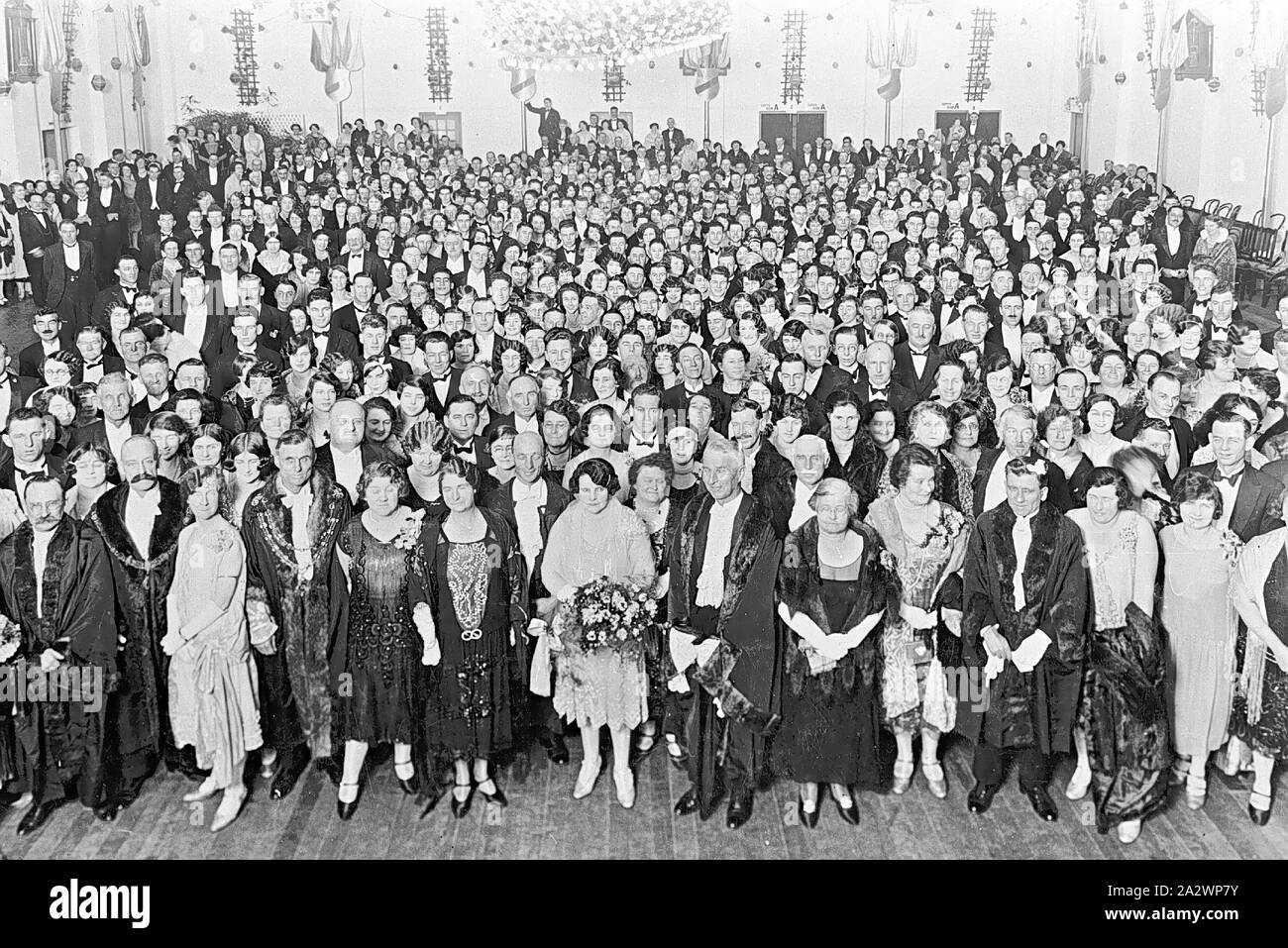 Negative-Coburg, Victoria, vor 1930, Gruppe Foto auf eine bürgermeisterliche Ball. Der Bürgermeister und Stadträte sind in der vorderen Zylinderreihe Stockfoto