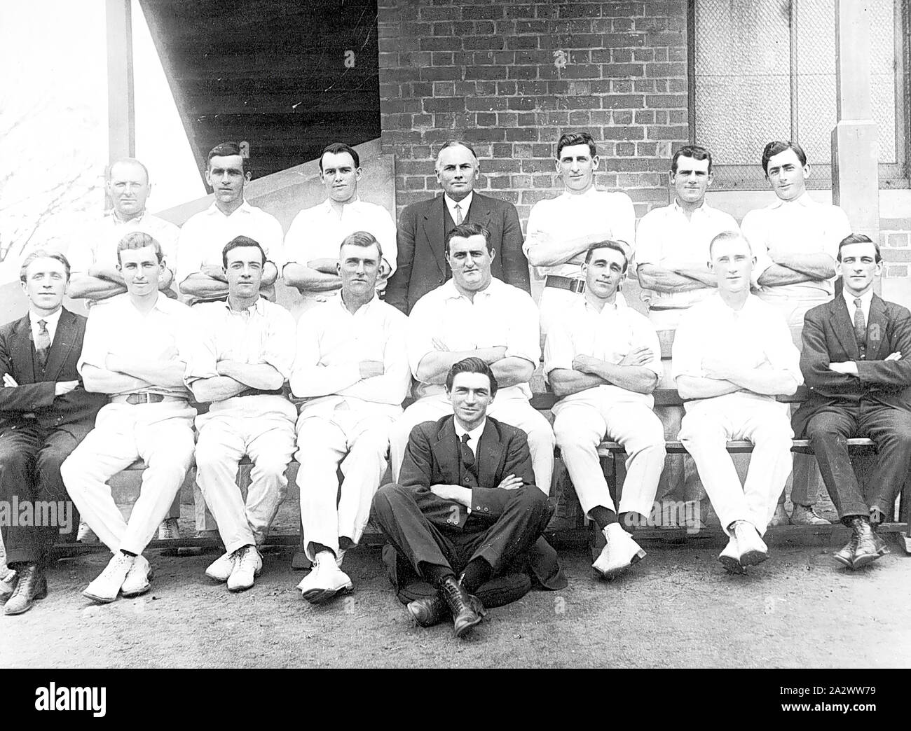Negative - Yarraville, Victoria, 1922, Mitglieder der Yarraville Kricketmannschaft, Premieren in ihrer Liga in 1921-22 Stockfoto
