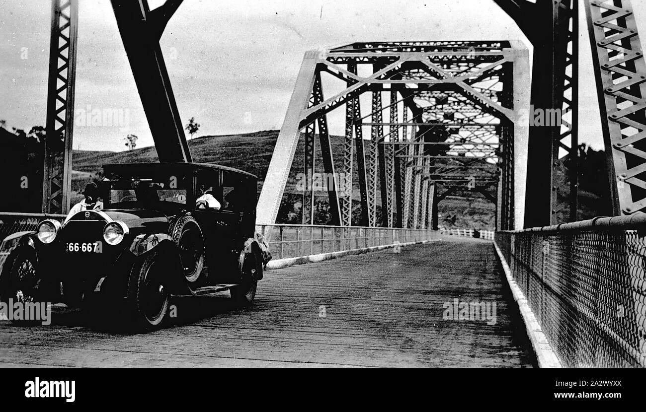 Negative - Wroclaw, Victoria, ca. 1930, ein Auto, vom Widerrist Touren, auf einer Brücke Stockfoto