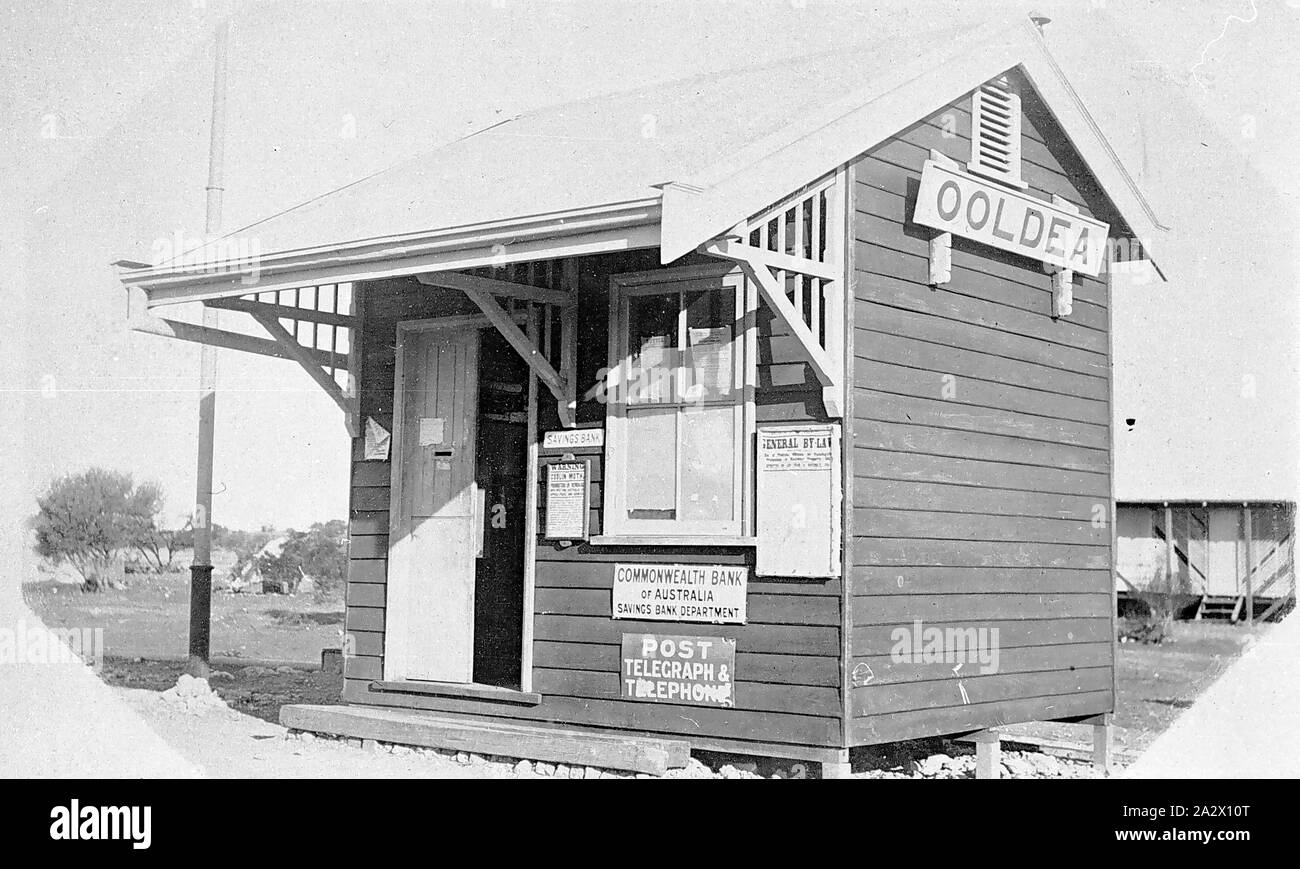 Negative - Ooldea, South Australia, 1919, der Bahnhof, der Commonwealth Bank und Post an Ooldea Stockfoto