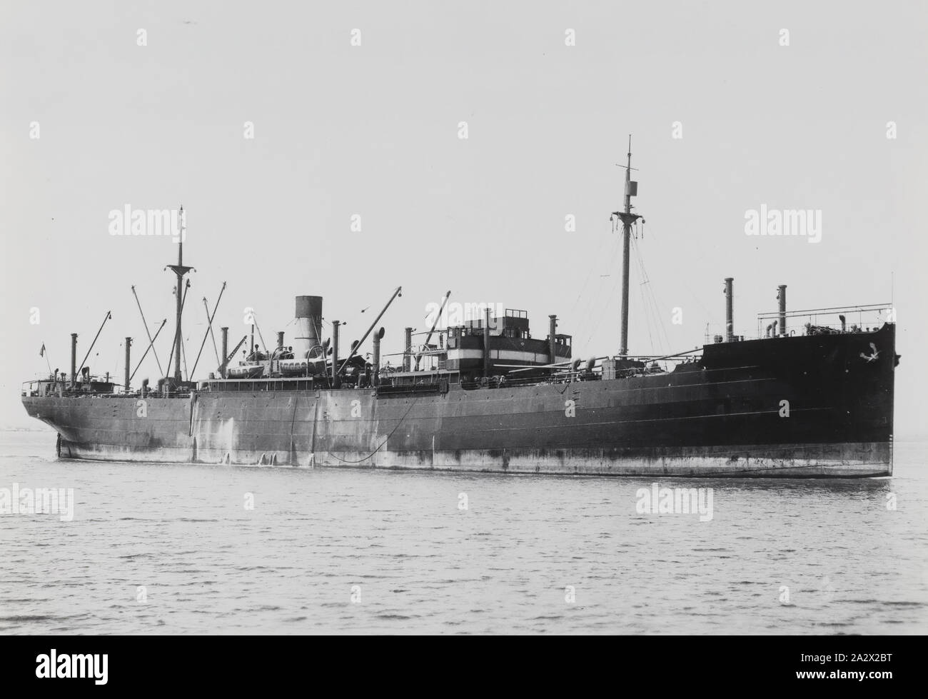 Fotografie - Cargo Dampf schiff, Australien, 1920-1939, schwarz-weiß Bild von einer Ladung schraube Dampf schiff. Es ist eine Sammlung von 15 schwarz-weiß Fotografien Passagier- und Frachtschiffe in australischen Gewässern in den 1920er und 1930er Jahre Stockfoto