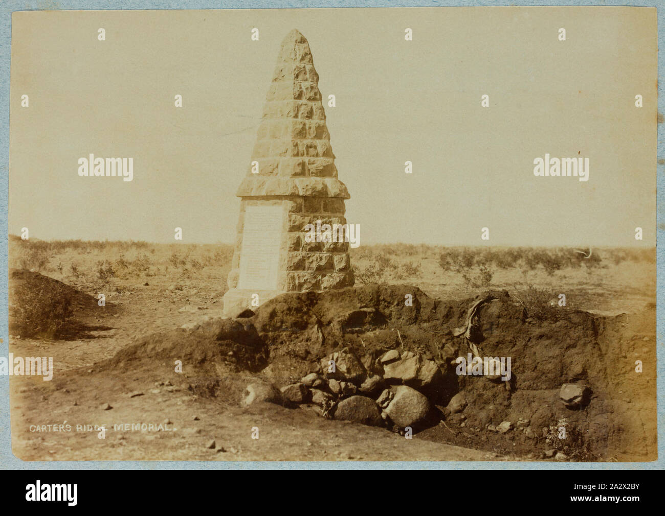 Foto - "Carter's Ridge Memorial", Südafrika, 1902, 74 schwarz-weiß Fotografien innerhalb einer schwer fallen Foto Album enthalten. Eingeschrieben auf der vorderen Seite des Albums bin. G.A. Warner". Zu Schwester Mabel Ashton Warner, die im Queen Alexandra's Royal Pflegedienst serviert gehörte. Fotos sind in ein Album geklebt, und sind in der Regel sehr blass. Es scheint, als ob einige kommerziell produziert; andere sind grobe und Amateurhaft Stockfoto