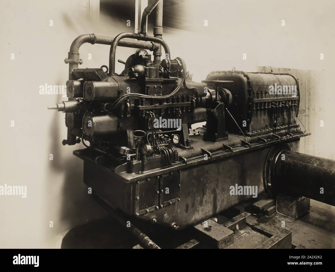 Fotografie - Crankless Motoren (Australia) Pty Ltd., acht Zylinder Gasmotor, Fitzroy, Victoria, 1921, von einem Album mit 51 Fotos von verschiedenen Motoren und Komponenten durch Crankless Motoren (Australia) Pty Ltd. Crankless Motoren (Aust) Pty Ltd hergestellt wurde in Melbourne im Jahre 1920 zur Entwicklung eines neuen Triebwerks design Herstellung und in über 1917 erfunden von britischen, australischen Bewohner Anthony George Maldon Michell. Die crankless Motor wurde auf eine einfache, aber geniale Methode Stockfoto