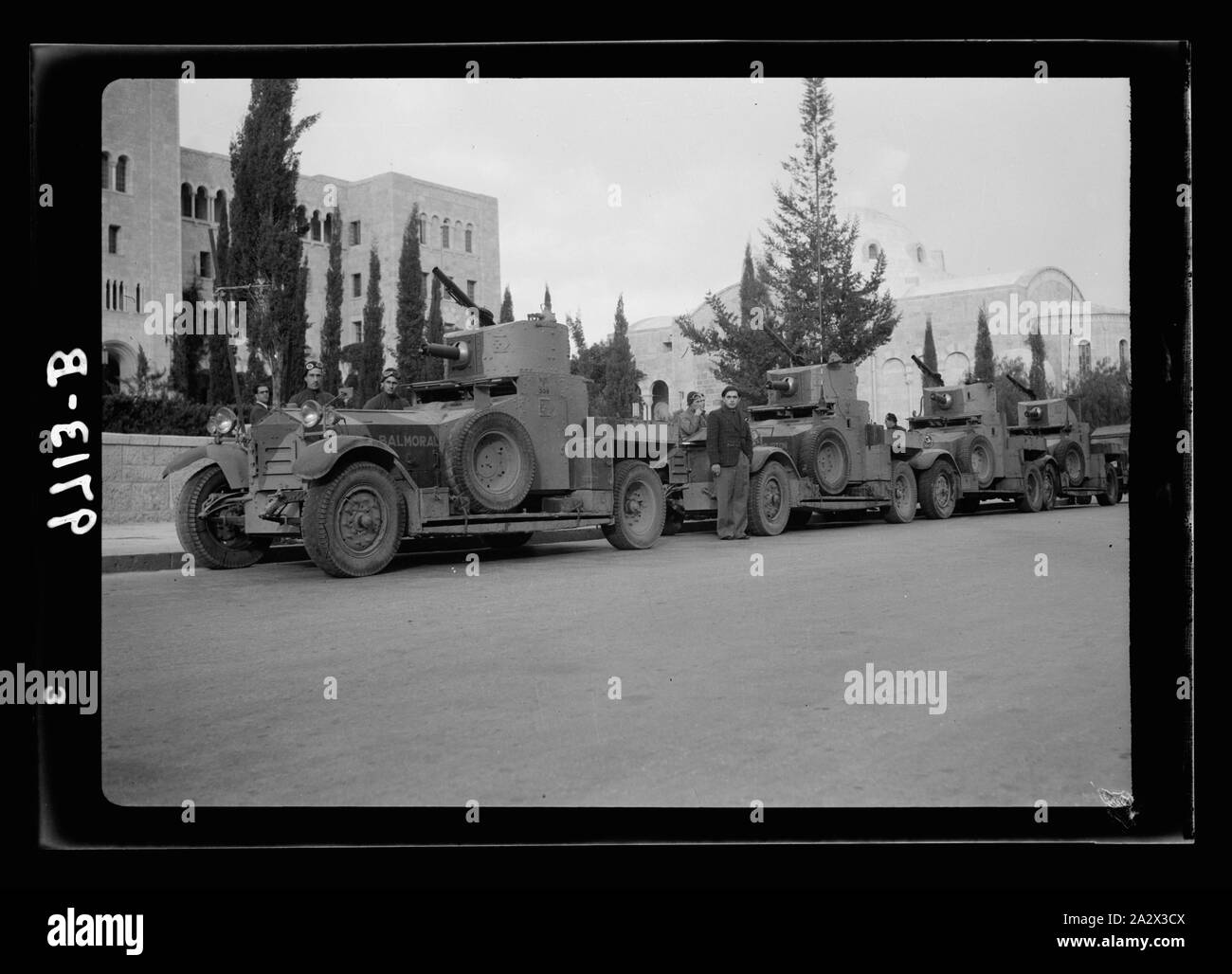 Aufgrund von terroristischen Handlungen und Maßnahmen der Regierung. Militärische raid für Arme auf der Jaffa Gate-Sektion, 13. Juli '38. Batterie der gepanzerte Fahrzeuge in Julian Weg Stockfoto