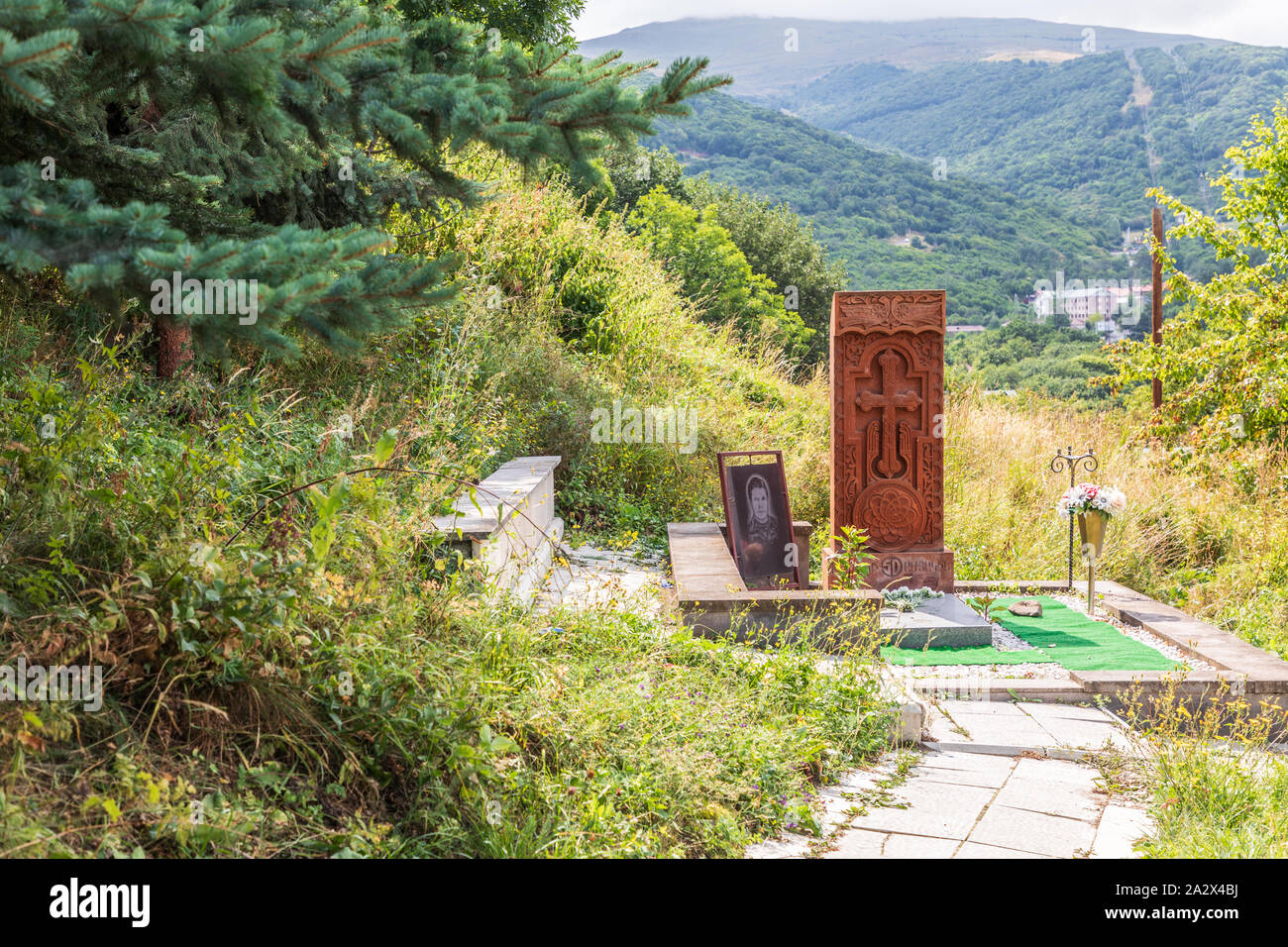 Armenien. Tsakhkadzor. Kecharis Kloster. Steinerne grab Marker außerhalb der Kirche von Saint Harutyun, 13. Stockfoto