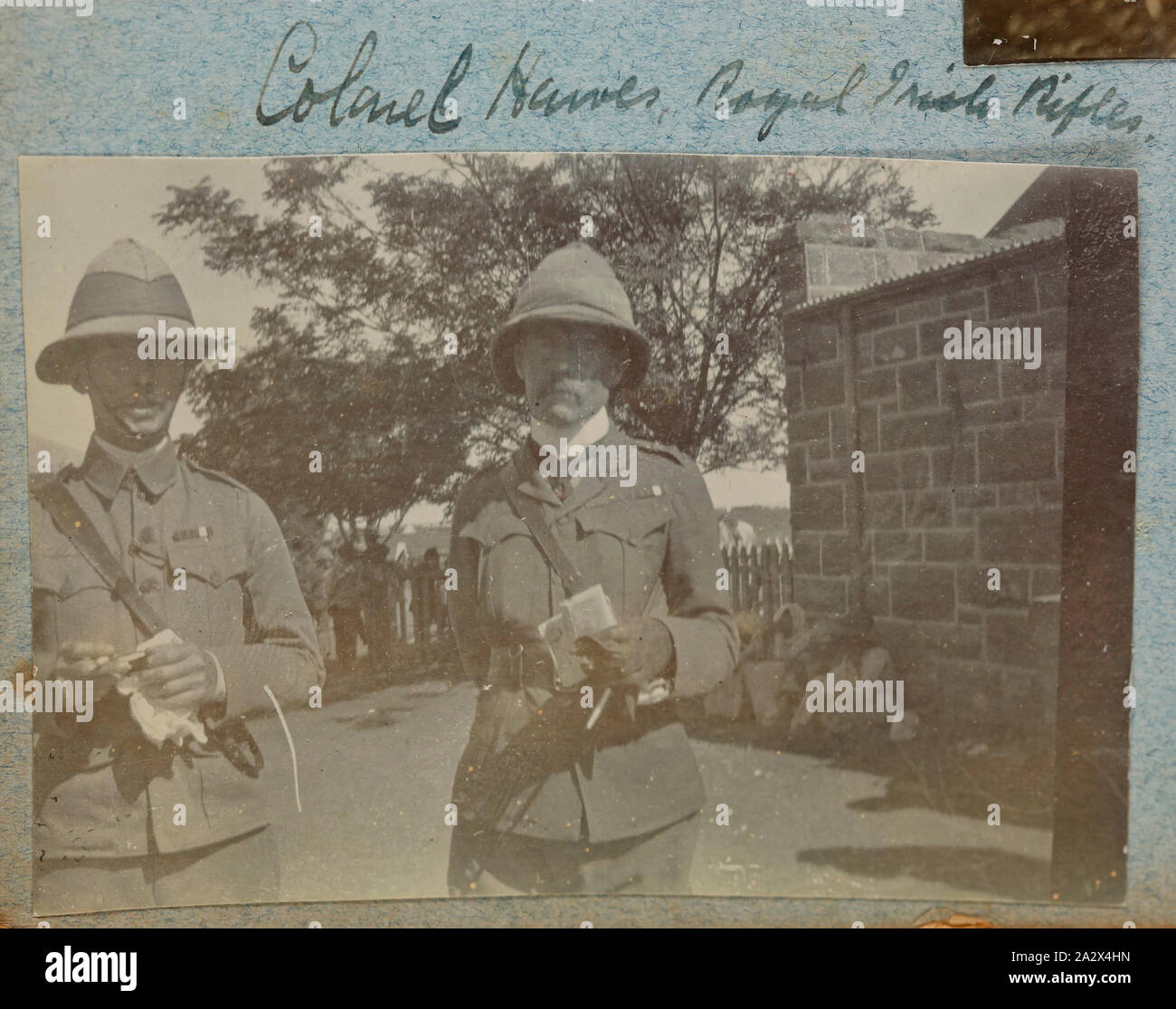 Fotografie - 'Royal Irish Rifles" Oberst, Südafrika, 1902, 74 schwarz-weiß Fotografien innerhalb einer schwer fallen Foto Album enthalten. Eingeschrieben auf der vorderen Seite des Albums bin. G.A. Warner". Zu Schwester Mabel Ashton Warner, die im Queen Alexandra's Royal Pflegedienst serviert gehörte. Fotos sind in ein Album geklebt, und sind in der Regel sehr blass. Es scheint, als ob einige kommerziell produziert; andere sind grobe und Amateurhaft Stockfoto