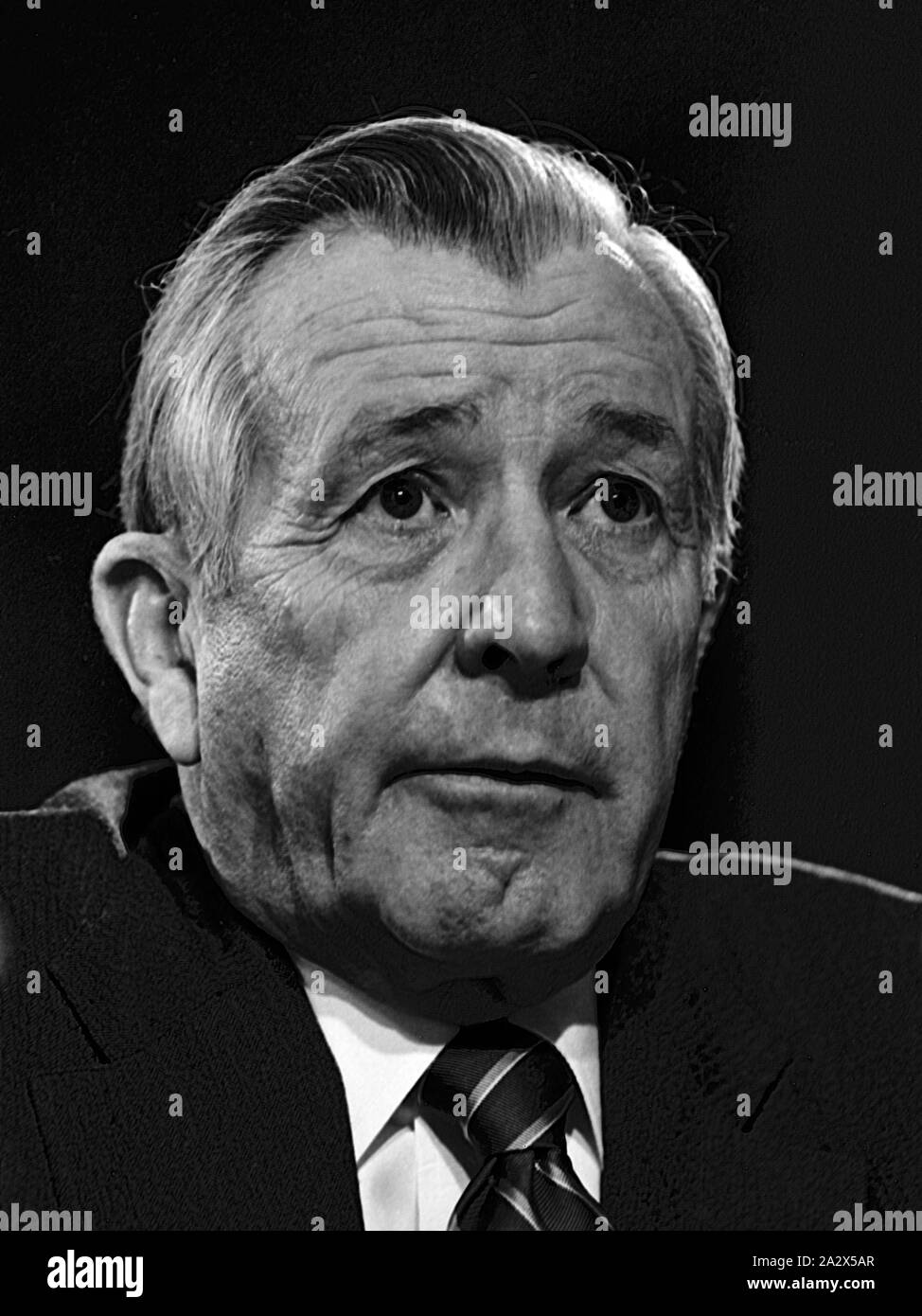 Washington DC. USA, Februar 2, 1984 Finanzminister Donald Regan bezeugt an den Finanzausschuss über die Verwaltungen Geschäftsjahr 1985 budget proposalsWashington DC. USA, Februar 2, 1984 Finanzminister Donald Regan bezeugt an den Finanzausschuss über die Verwaltungen Geschäftsjahr 1985 Budget Vorschläge Stockfoto