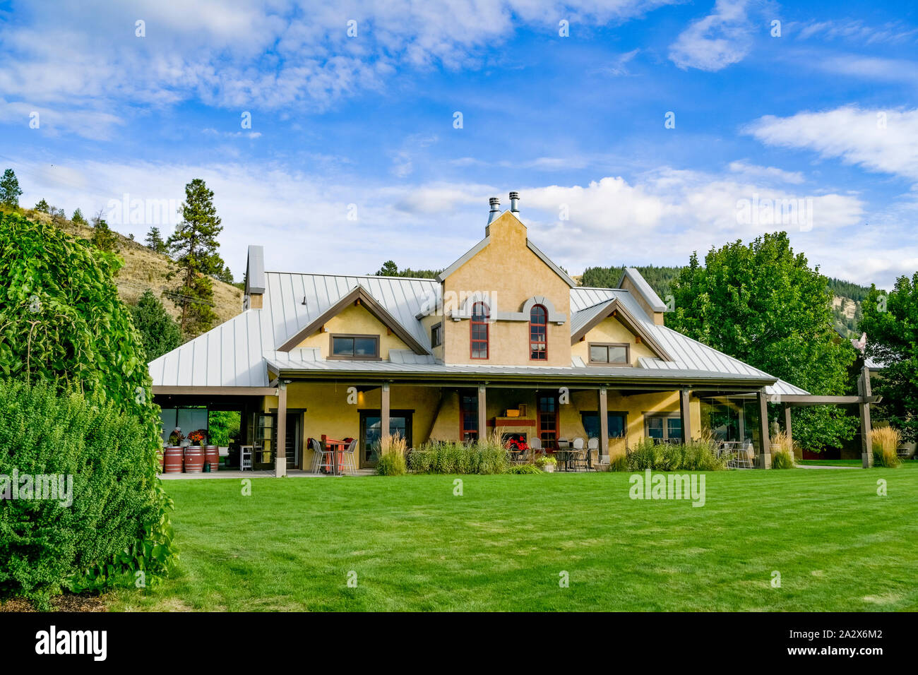 Red Rooster Winery, naramata Sitzbank, Okanagan Valley, British Columbia, Kanada Stockfoto