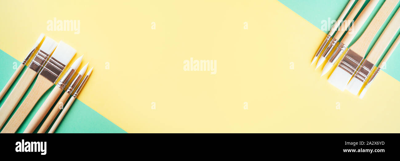 Set Der kleine Kinder Bürsten für Kunstwerke. Stockfoto