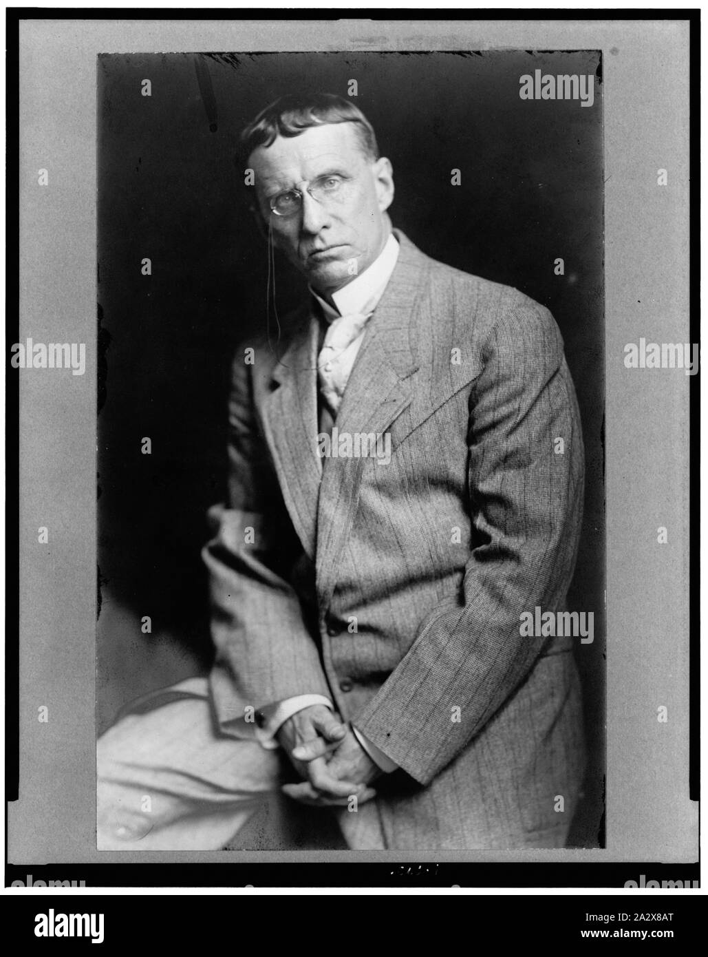 Richard Burton, drei viertel länge Portrait, stehend, mit leicht nach links Stockfoto