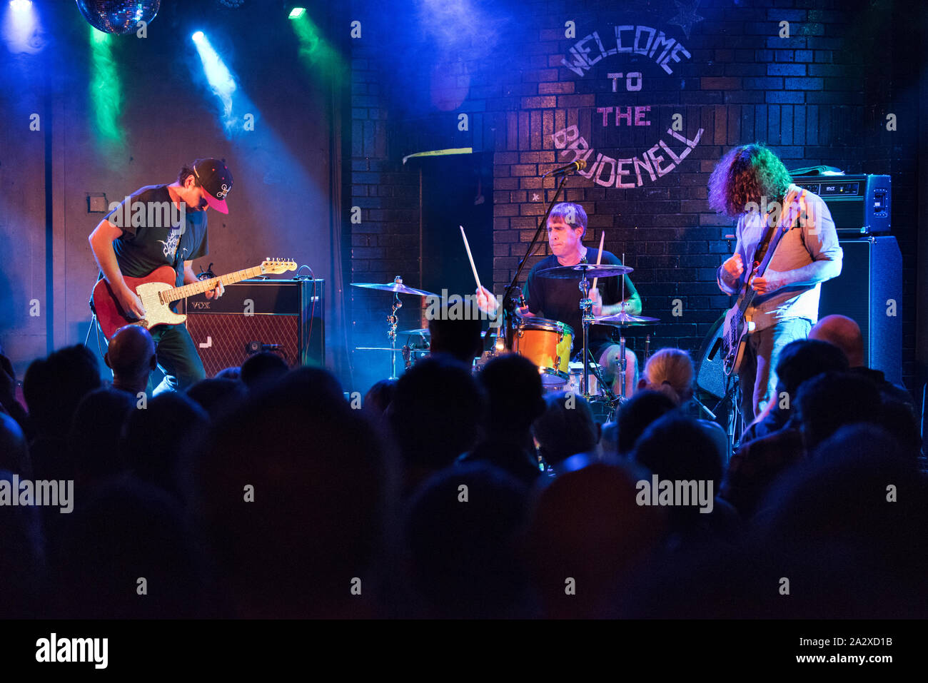 Brudenell Social Club, Leeds, Großbritannien. 3. Oktober 2019. Uns indie Band Sebadoh in Concert. Nach rechts Jason Loewenstein, Bob D'Amico, Lou Barlow Links. Credit John Bentley/Alamy Leben Nachrichten. Stockfoto