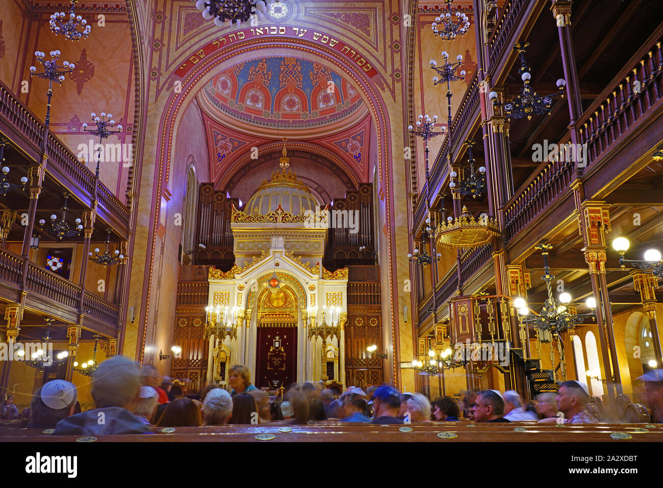 BUDAPEST, UNGARN, 27. Mai 2019 - Blick auf das Wahrzeichen der Dohány-Straße Große Synagoge (tabakgasse Synagoge) in der Innenstadt von Budapest, Ungarn. Es ist die Lar Stockfoto