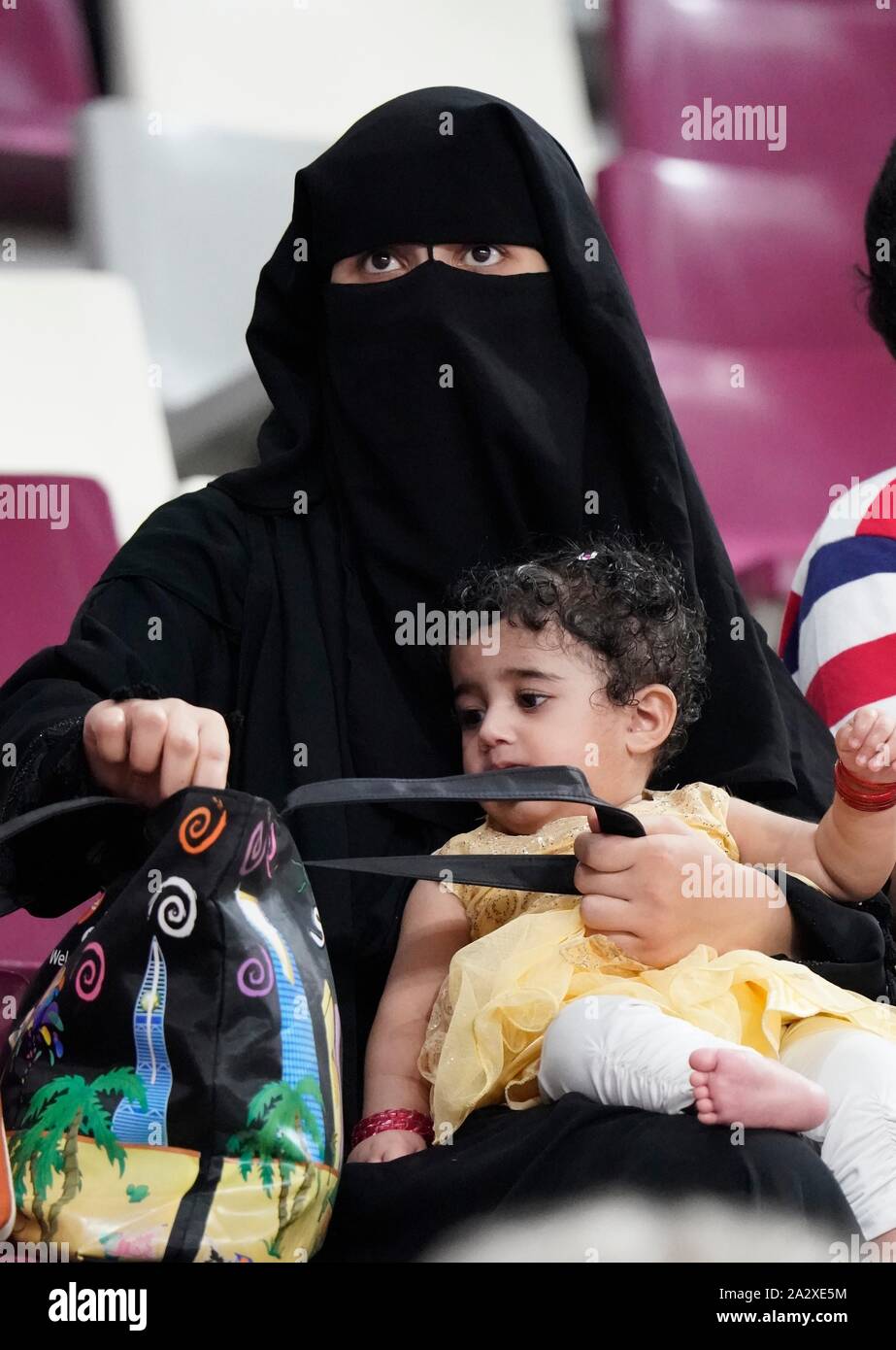 Doha, Katar. 3. Oktober 2019. Die Zuschauer während der IAAF Leichtathletik WM 2019 Am 3. Oktober 2019 in Dubai International Stadium in Doha, Quatar Credit: Soenar Chamid/SCS/LBA/Alamy leben Nachrichten Stockfoto