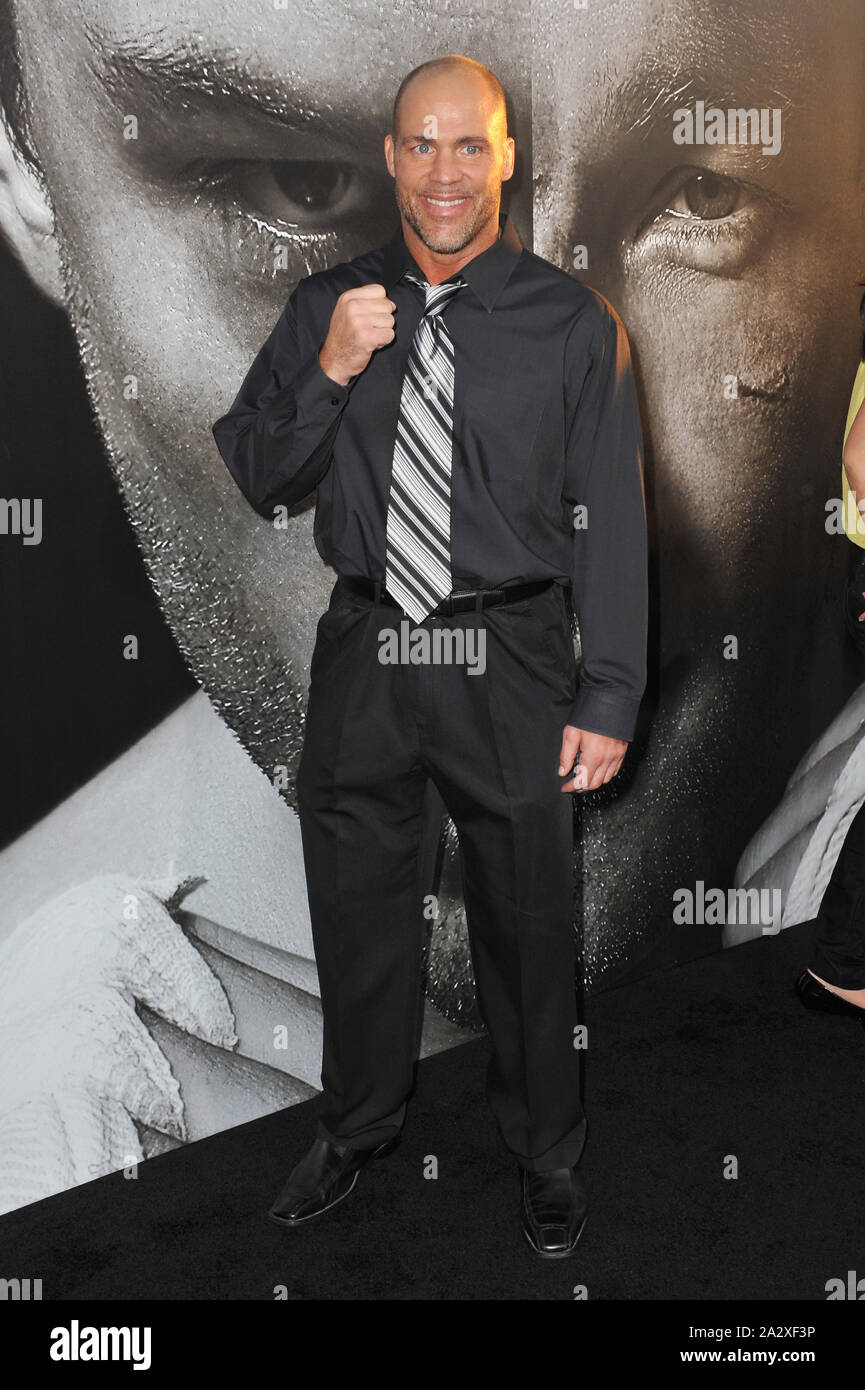 LOS ANGELES, Ca. September 06, 2011: Kurt Angle bei der Weltpremiere seines neuen Films 'Warrior' am Arclight Theater, Hollywood. © 2011 Paul Smith/Featureflash Stockfoto