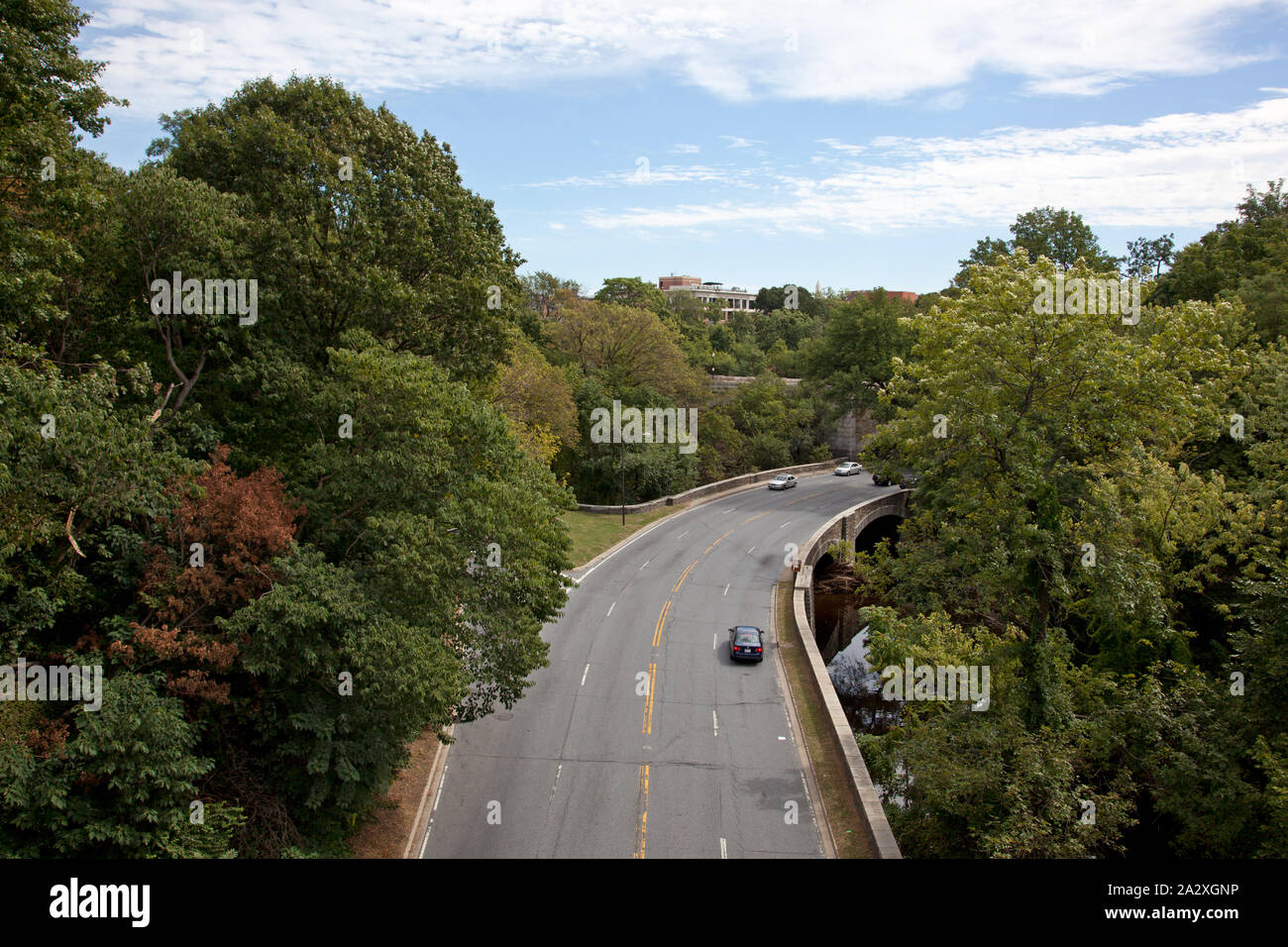 Rock Creek Parkway von Dumbarton Brücke, Q St. in der Nähe der Kreuzung mit der 23 St., NW, Washington, D.C gesehen Stockfoto