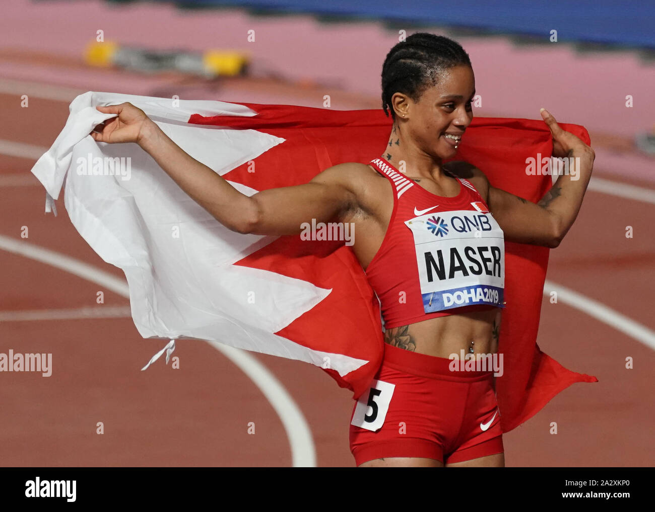 Doha, Katar. 3. Okt, 2019. Salwa Eid Naser von Bahrain reagiert nach dem Gewinn der Goldmedaille bei den Frauen 400 m-Finale bei den IAAF Leichtathletik WM 2019 in Doha, Katar, Oktober 3, 2019. Credit: Xu Suhui/Xinhua/Alamy leben Nachrichten Stockfoto