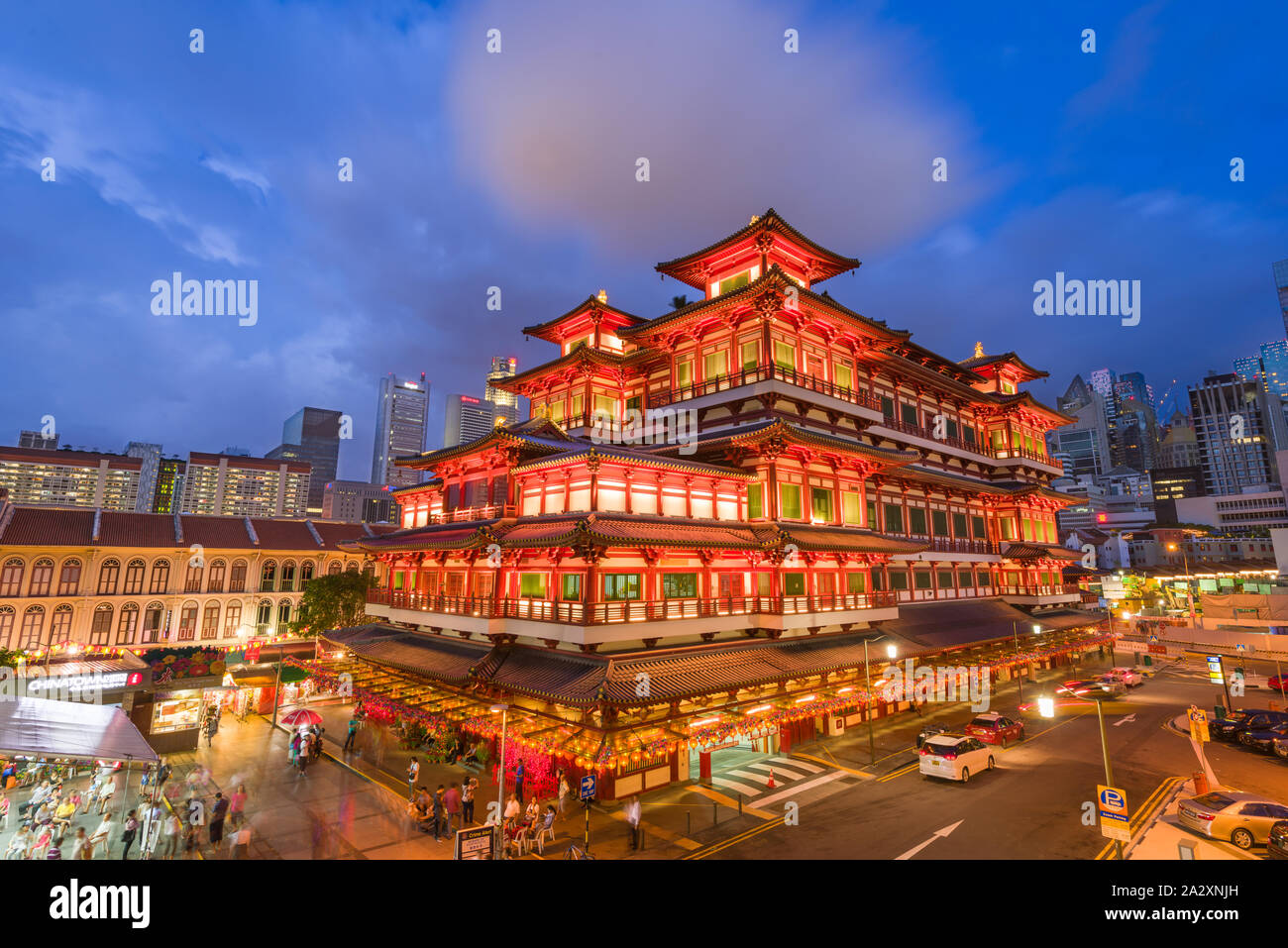Singapur, 06. Februar 2016: Nacht der schönen orientalischen Tempel beleuchtet. Stockfoto