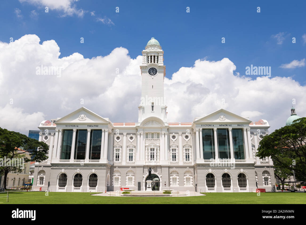 Singapur, 23. Feb 2016: Neu restauriert und renoviert Victoria Konzertsaal mit iconic Clock Tower. Stockfoto