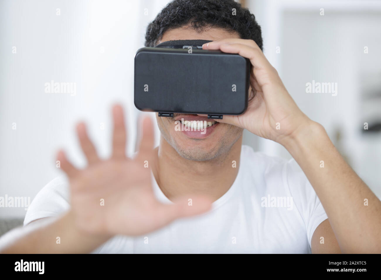 So spielen Sie "Magic virtuelle Realität mit hololens Stockfoto