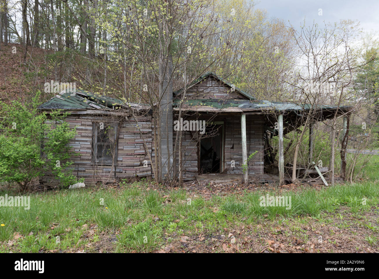 Ländliche verlassenen Hütte im Morgan County in West Virginia östlichen Pfannenstiel Stockfoto