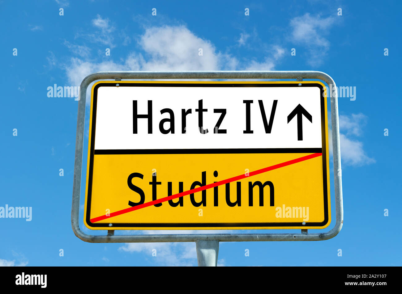Ortsschild Studium/Hartz IV. Stockfoto