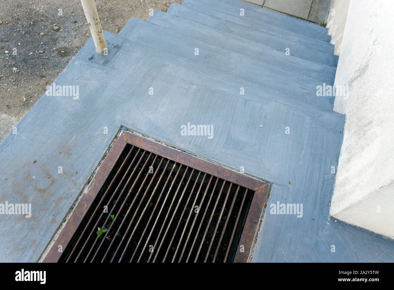 Frisch gestrichen Betontreppen, outdoor Nahaufnahme Stockfoto