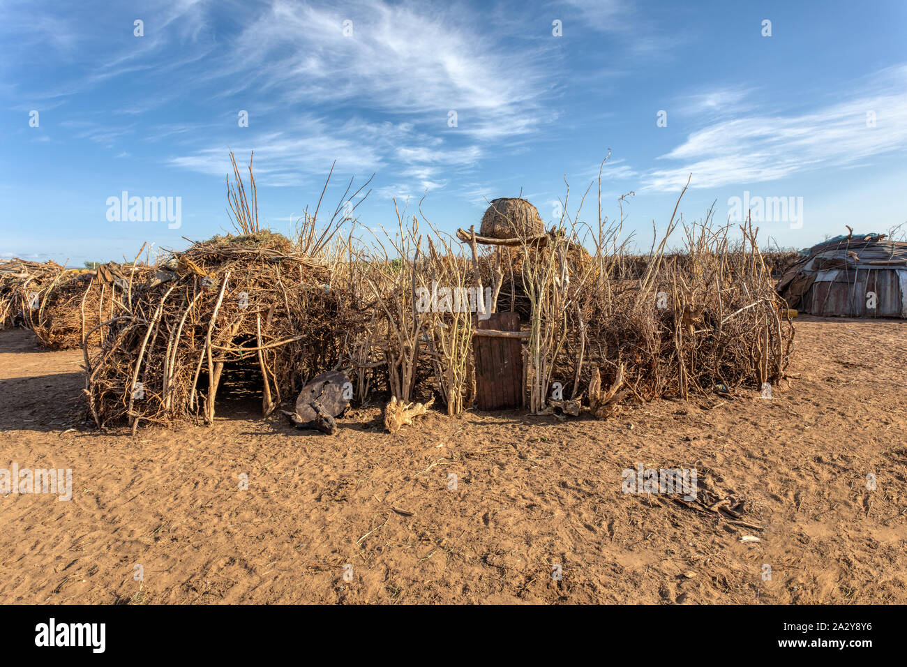 Armen Hütten im traditionellen afrikanischen Dassanech Village, Omo Fluss, Äthiopien Ureinwohner Häuser Stockfoto