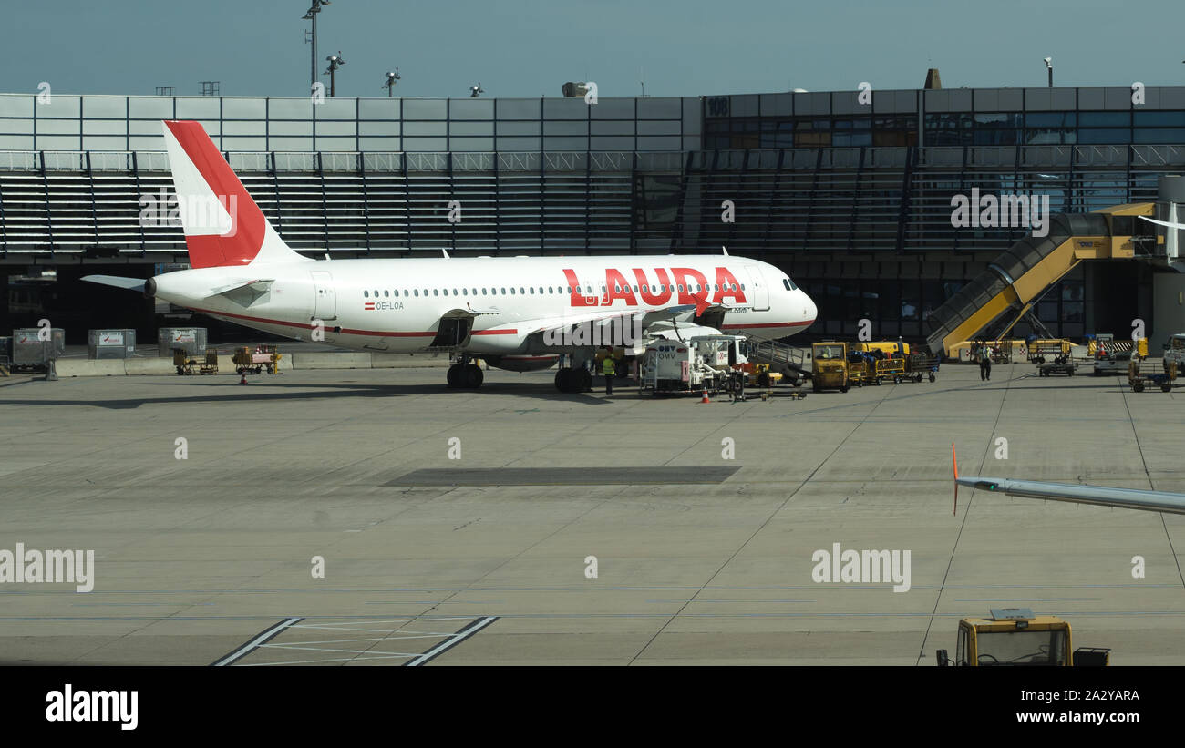 Laudamotion Airbus von Lowcost Airlines auf Internationaler Flughafen Wien Stockfoto