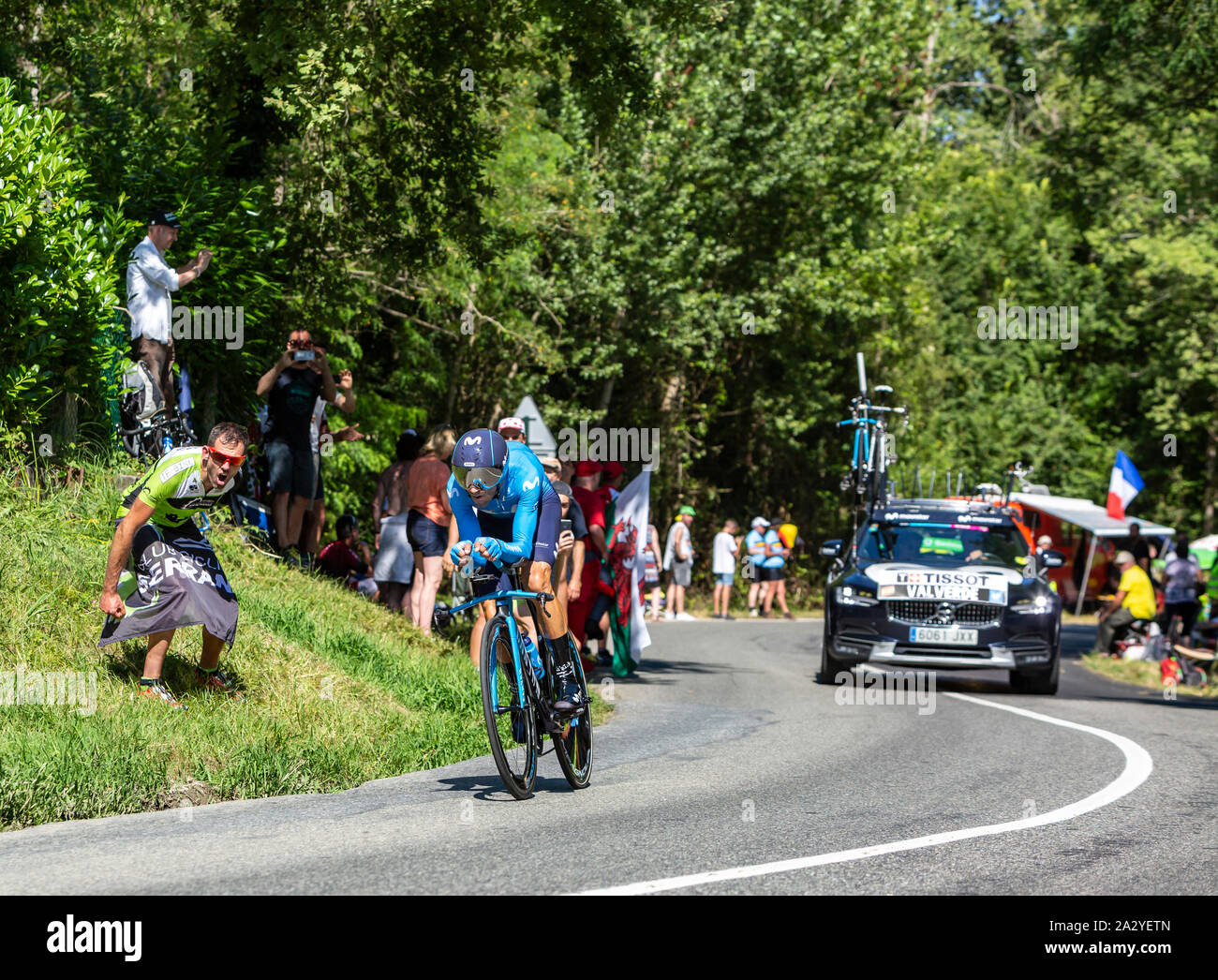 Bosdarros, Frankreich - 19 Juli, 2019: Der spanische Radprofi Alejandro Valverde von Team Movistar reiten während der Stufe 13, Einzelzeitfahren, von Le Tour de France 2019. Stockfoto