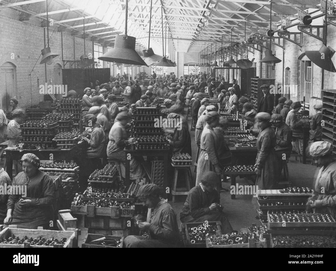 Ersten Weltkrieg 1914-1918. Die britischen Frauen in einer Fabrik, wo die Teile gefertigt und montiert. Stockfoto