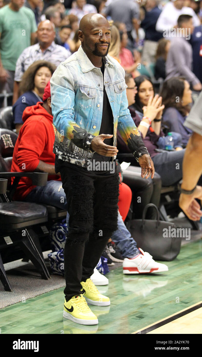 Oktober 3, 2019 - Floyd Mayweather jr. setzte courtside während der preseason Spiel zwischen den Los Angeles Clippers und die Houston Rockets in der Stan Polizeichef-Mitte auf dem Campus der Universität von Hawaii in Manoa in Honolulu, HI Michael Sullivan/CSM Stockfoto
