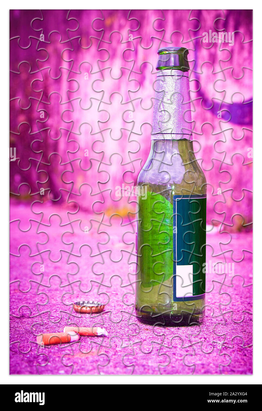Puzzle der eine Flasche Bier auf dem Boden ruht - befreien sich von  Alkoholabhängigkeit - Konzept Bild Stockfotografie - Alamy