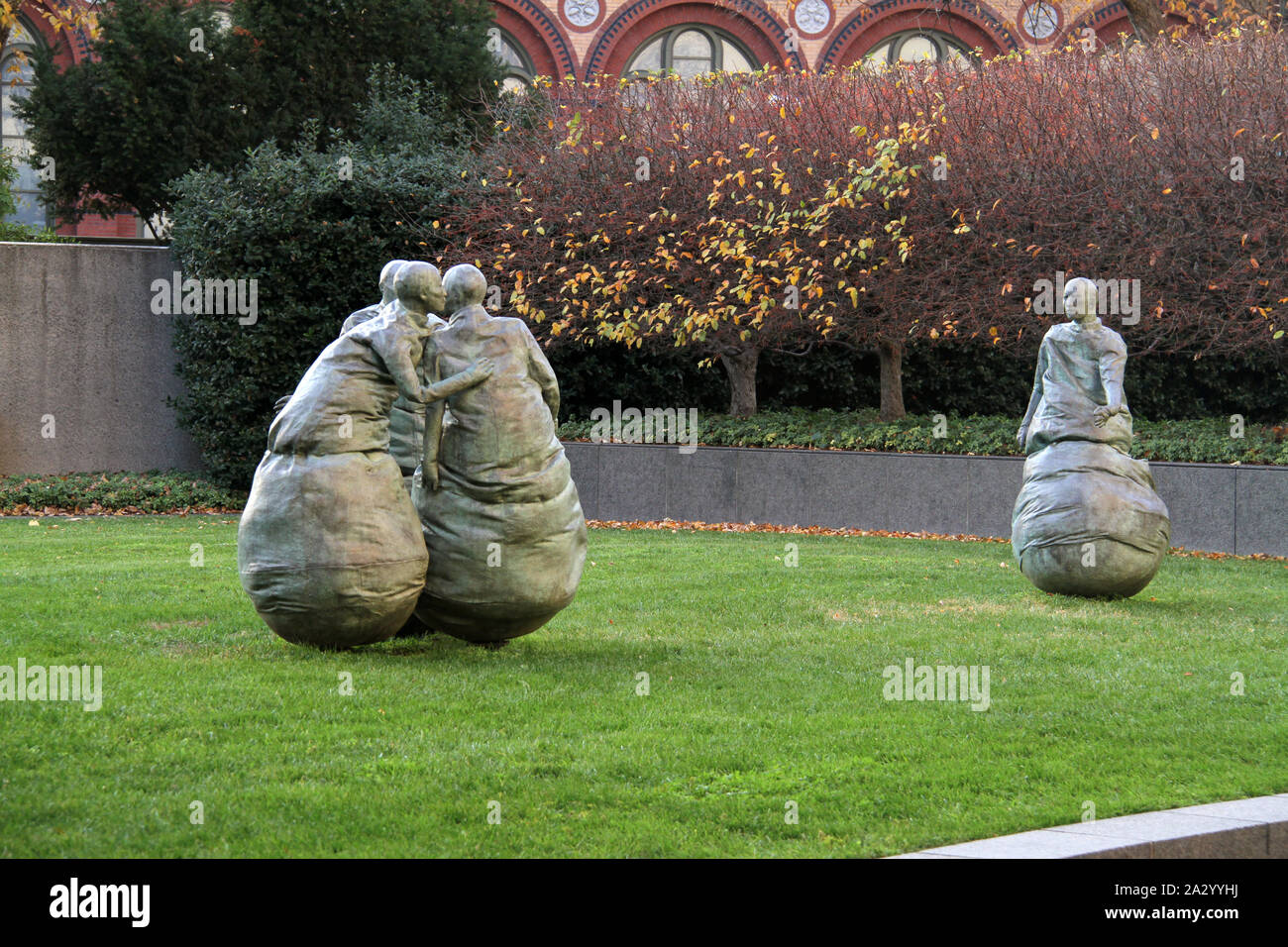 Das "letzte Gesprächsstück" von Juan Muñoz im Hirshhorn Museum and Sculpture Garden, Washington D.C., USA Stockfoto