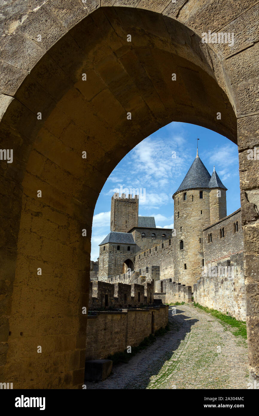 Die mittelalterliche Burg und Stadtmauer von Carcassonne in der Region Languedoc-Roussillon Südwesten Frankreichs. Durch die Westgoten im 5 Cent gegründet Stockfoto