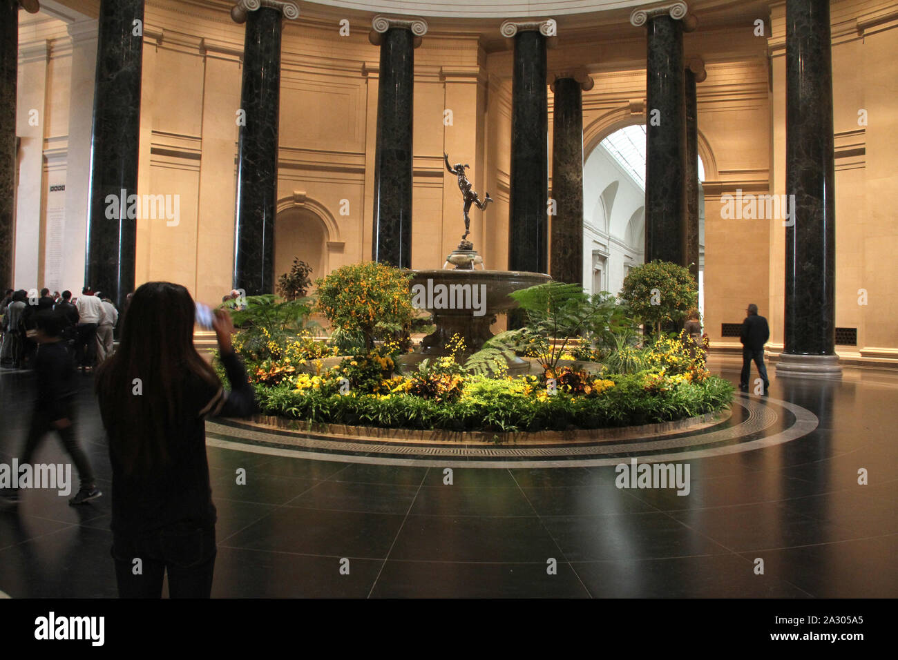 Mercury Statue und Brunnen in der Rotunde des National Gallery von Art West Building, in Washington DC, USA Stockfoto