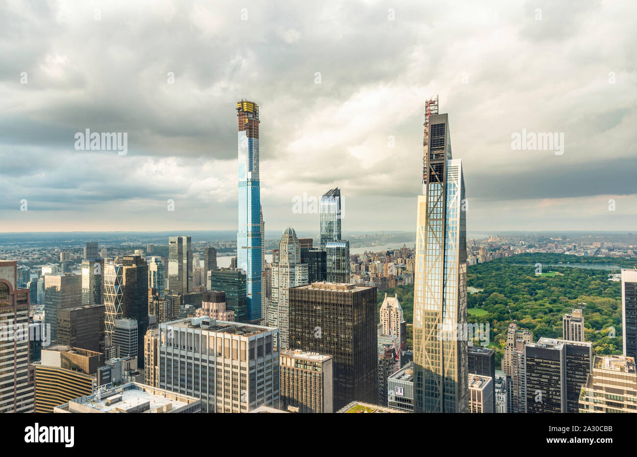 Manhattan Skyline - Wolkenkratzer bei Sonnenuntergang, New York City, USA Stockfoto