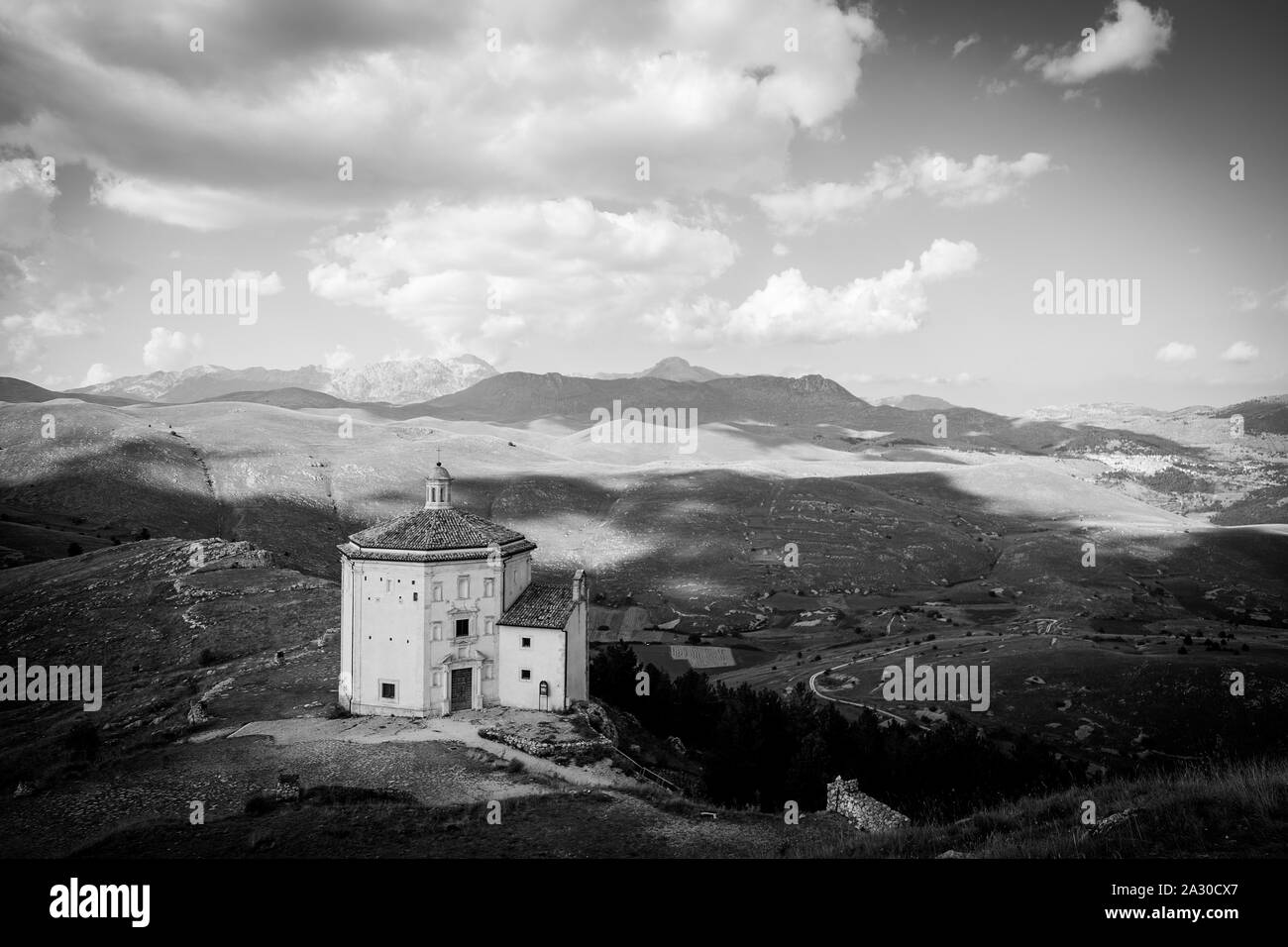 Rocca Calascio, alte Kirche auf die Apenninen im Herzen der Abruzzen, Italien Stockfoto