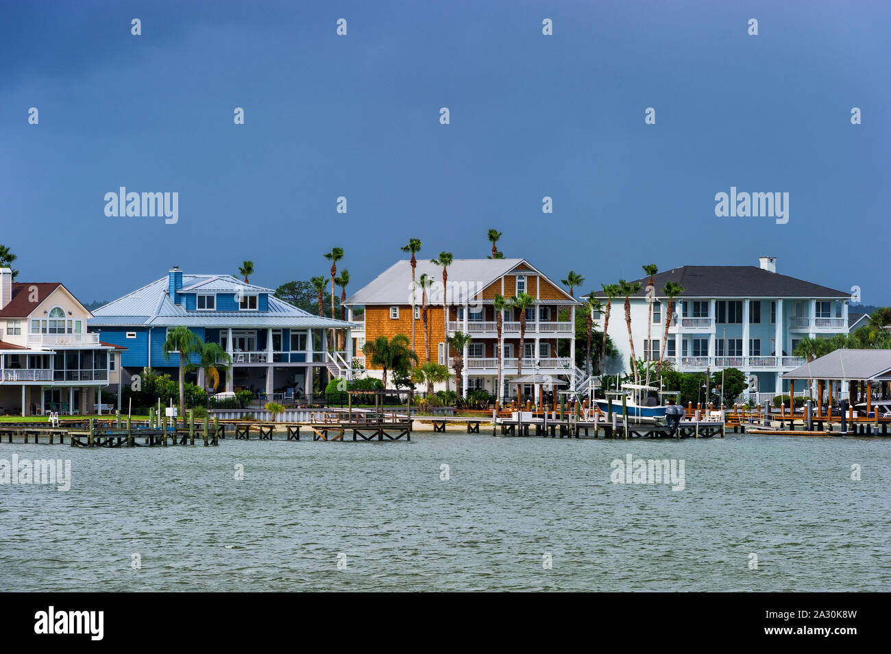 Jacksonville, Florida, USA - September 19,2019: das Bestehen der Blick vom Schiff Kabine Balkon, wie es verlässt Hafen von St. John's River zu den Alan Stockfoto