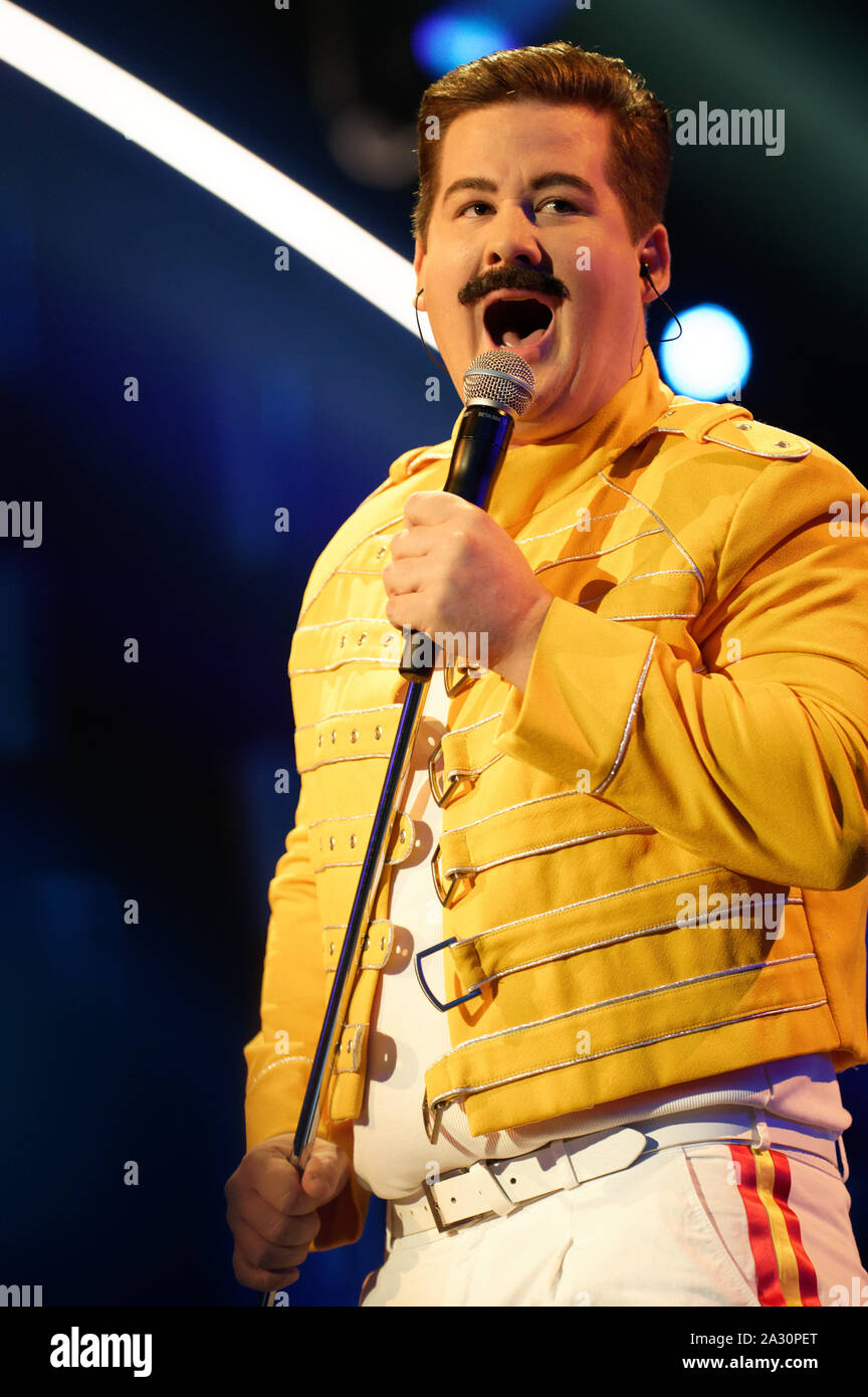 Köln, Deutschland. 03 Okt, 2019. Schauspieler Chris Hoch ist auf der Bühne für den "Deutschen Comedy Preis 2019". Quelle: Henning Kaiser/dpa/Alamy leben Nachrichten Stockfoto