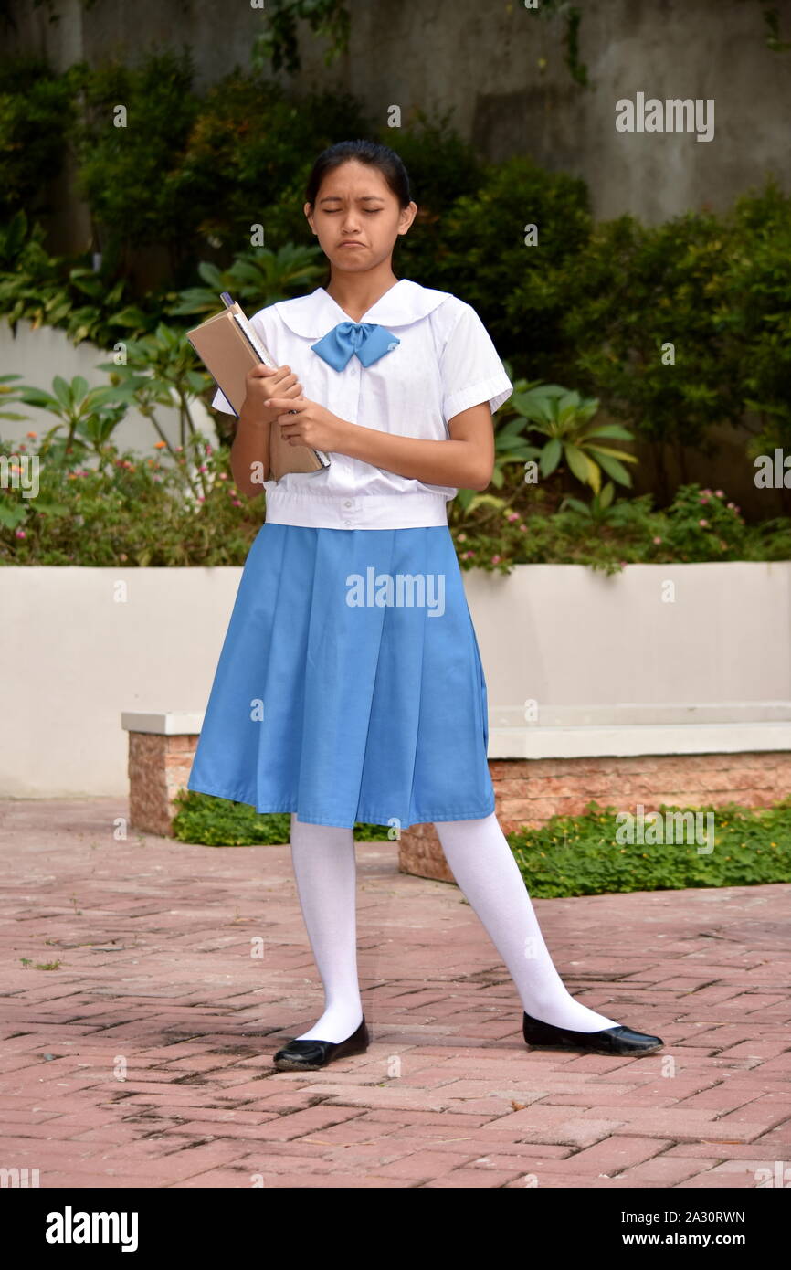 Eine unglückliche schöne Filipina Studentin Stockfoto