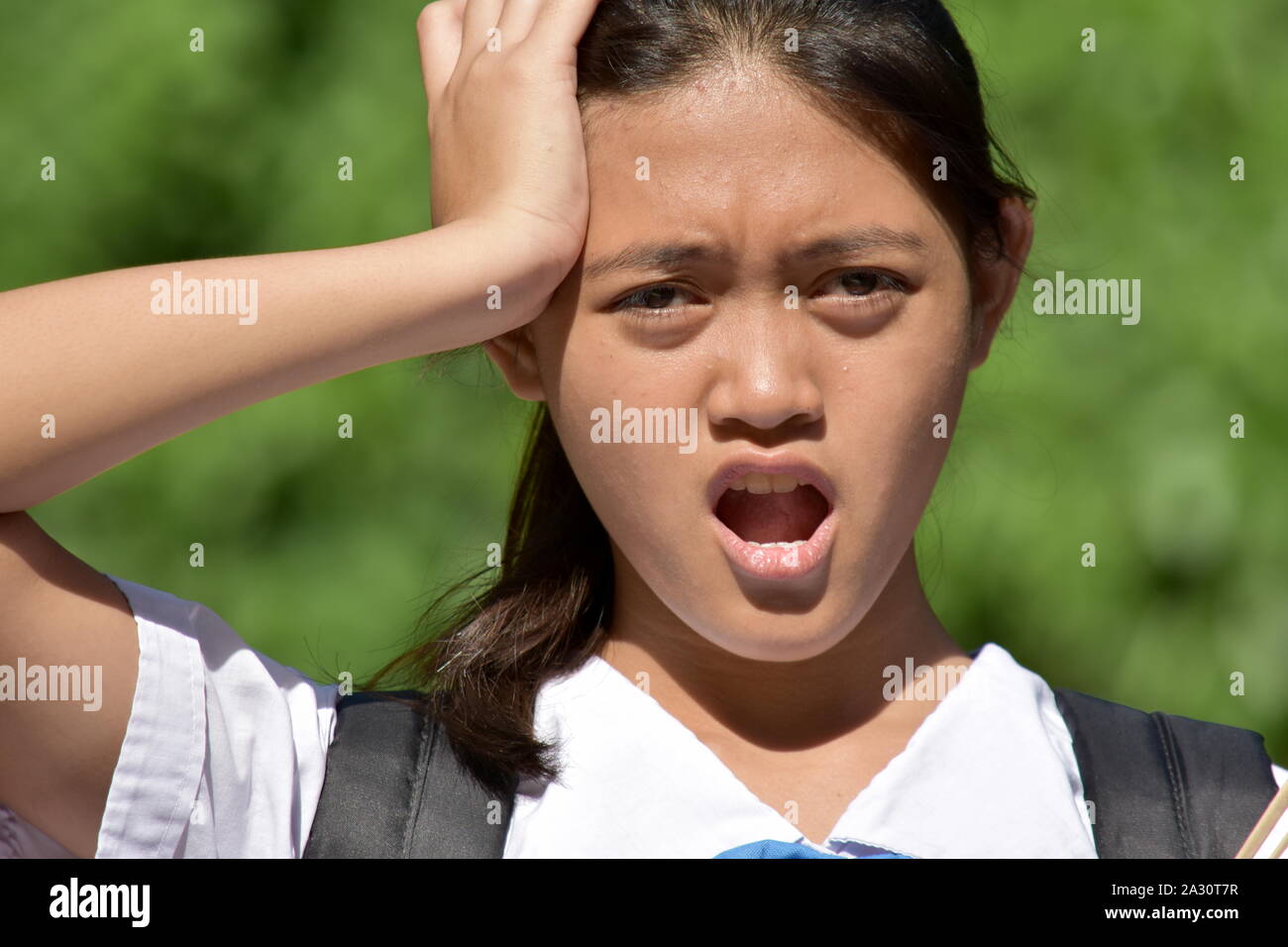 Ziemlich Minderheit Studentin Probleme mit dem Speicher auftreten Stockfoto