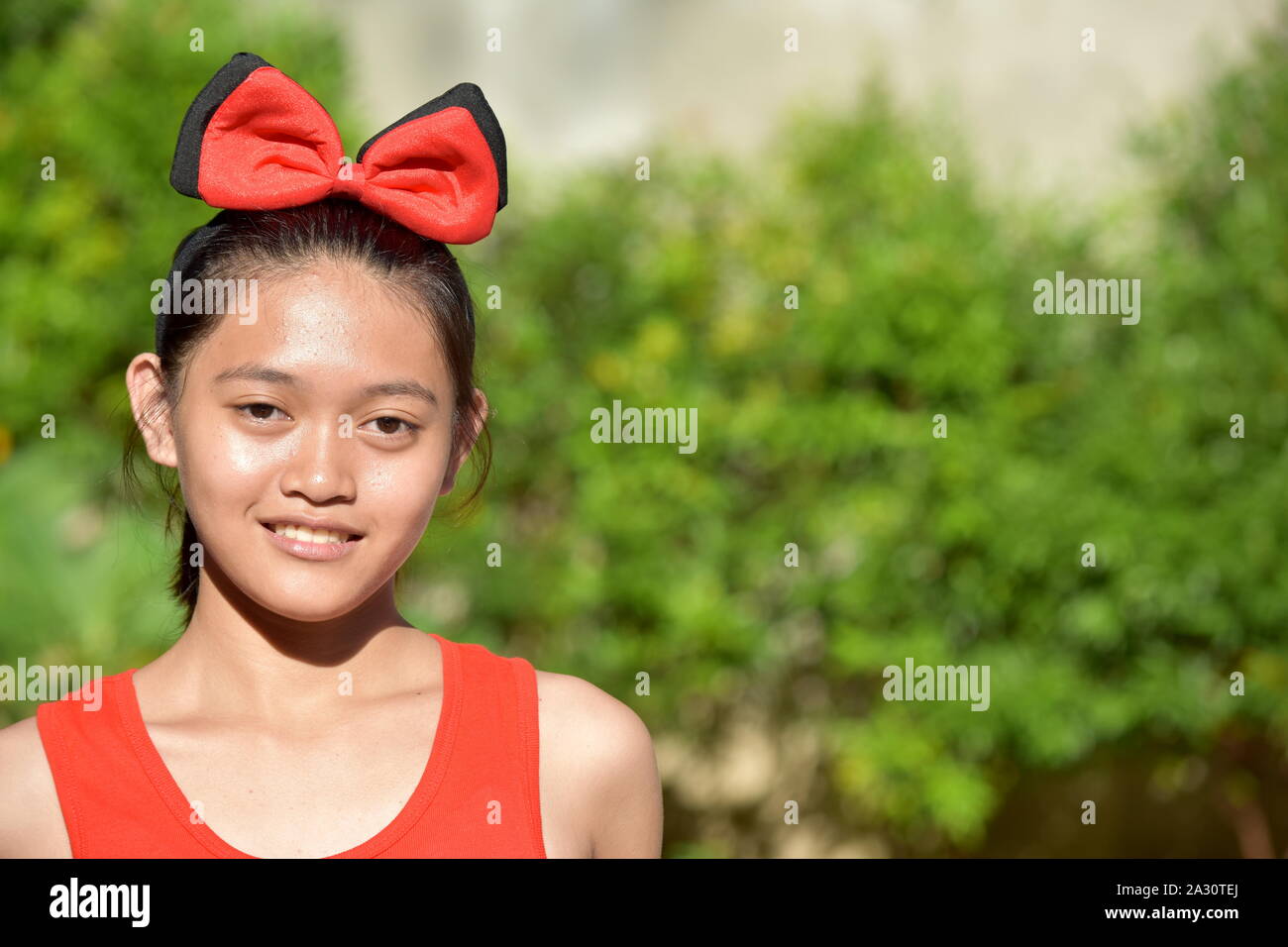 Eine lächelnde junge asiatische Frau Stockfoto