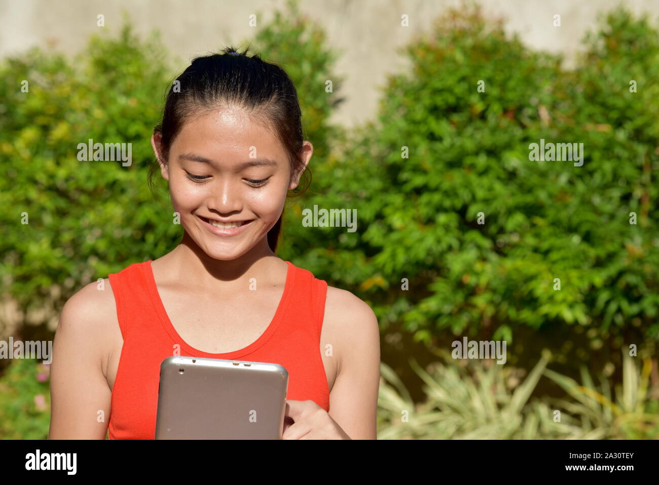 Ein glückliches Asiatische weibliche Jugendliche Stockfoto