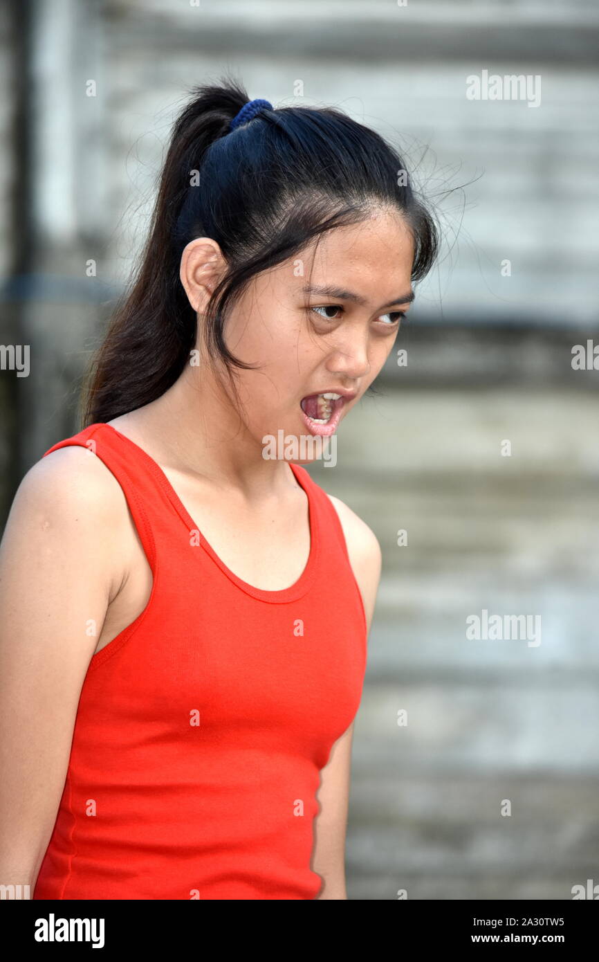 Eine besorgte Filipina Frau Knabe Stockfoto