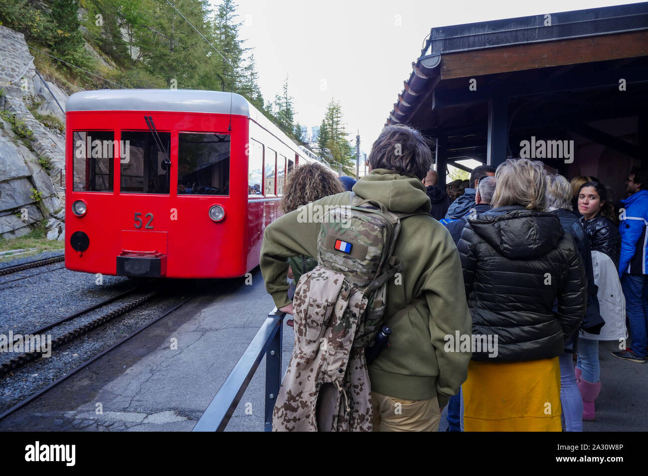 Die Passagiere am Montenvers Railway Station, Chamonix-Mont-Blanc Valley, Haute-Savoie, Frankreich Stockfoto