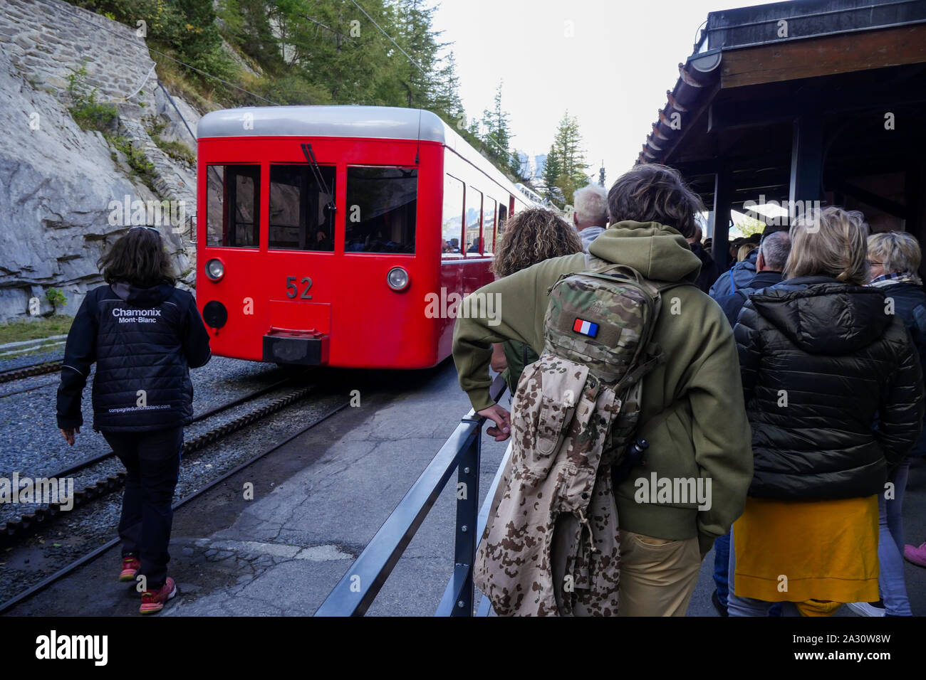 Die Passagiere am Montenvers Railway Station, Chamonix-Mont-Blanc Valley, Haute-Savoie, Frankreich Stockfoto