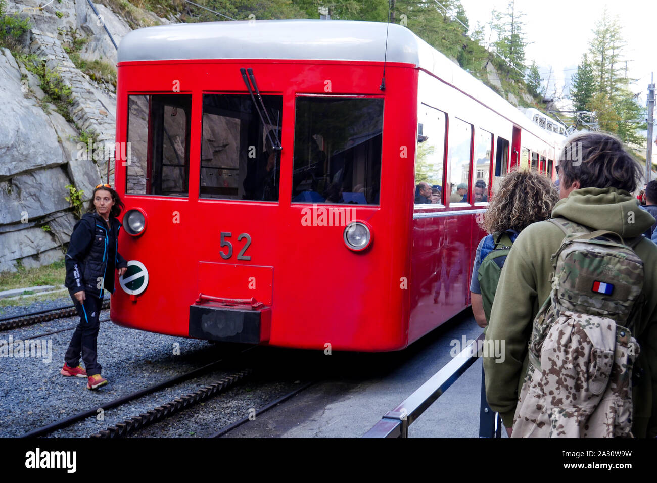 Die Passagiere am Montenvers Railway Station, Chamonix-Mont-Blanc Valley, Haute-Savoie, Frankreich Stockfoto