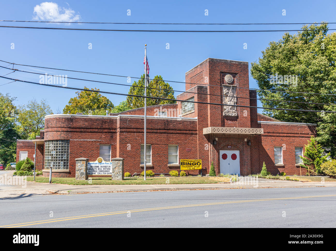 LENOIR, NC, USA-24 SEPT 2019: American Legion Post 29 Gebäude auf N. Main St. Stockfoto
