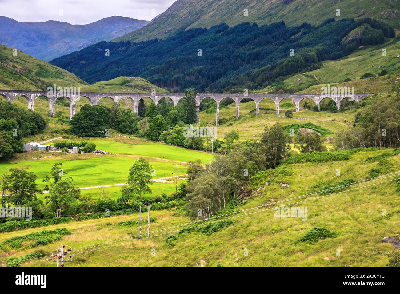 Glenfinnan Viadukt. Eisenbahnviadukt auf der West Highland Line in Glenfinnan, Inverness-shire, Schottland. Schottische Highlands. Stockfoto