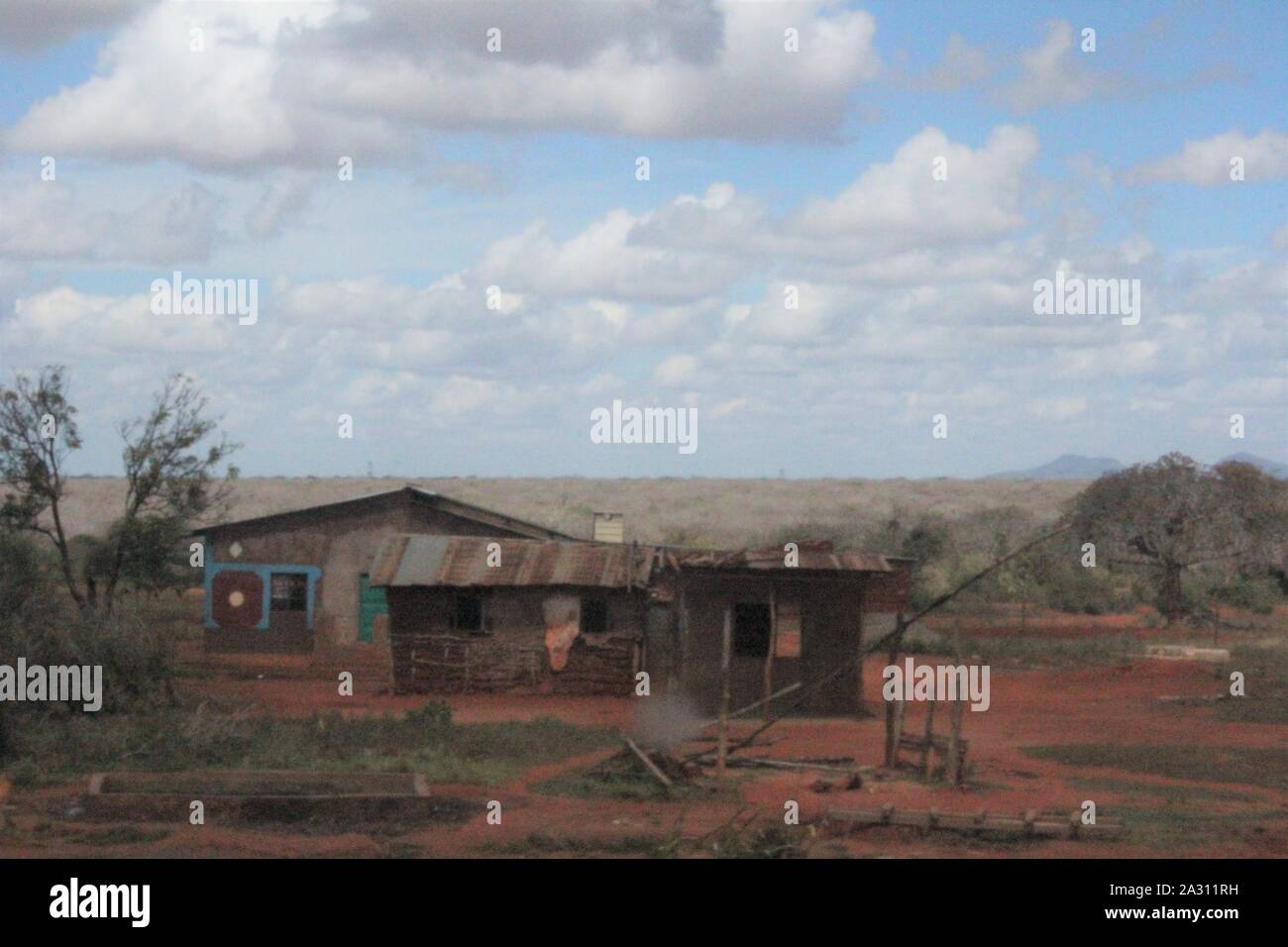 Mombasa in Kenia, Sommer 2015 (km 50): Kleine ländliche Gebäude in der Buchuma Bereich Stockfoto